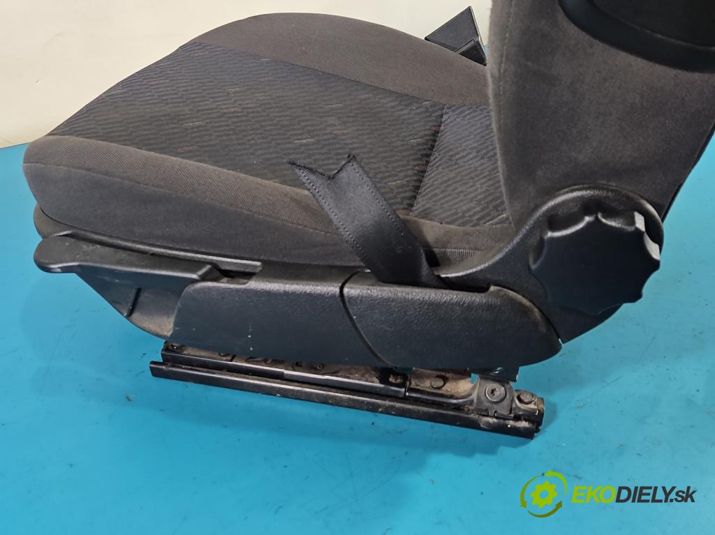 Opel Astra II 1998-2009 1.6 16V 101 HP manual 74 kW 1598 cm3 5- Sedačka ľavý  (Sedadlo)