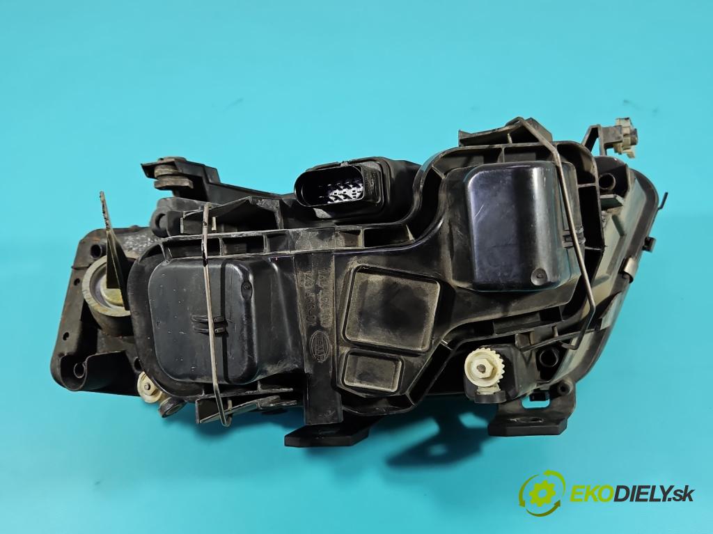 Audi A6 C5 1997-2004 1.8 20V 125 HP manual 92 kW 1781 cm3 4- Reflektor: pravý  (Svetlo predné pravé)