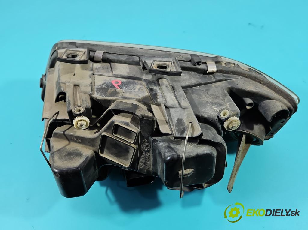 Audi A6 C5 1997-2004 1.8 20V 125 HP manual 92 kW 1781 cm3 4- Reflektor: pravý  (Svetlo predné pravé)