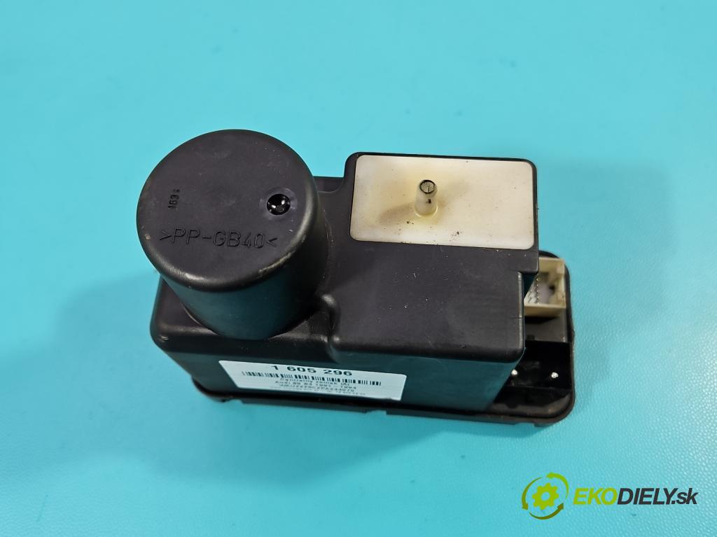 Audi 80 B4 1991-1994 1.9 tdi 90 HP manual 66 kW 1896 cm3 5- Centrální: zámek: 4A0862257C