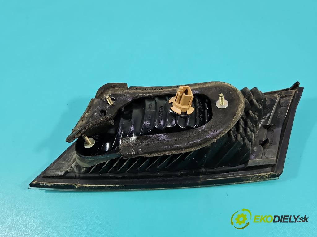 Honda Civic VIII 2006-2011 1.8 16V 140 HP manual 103 kW 1799 cm3 5- svetlo / reflektor zadné ľavé kufrové dvere 226-16721