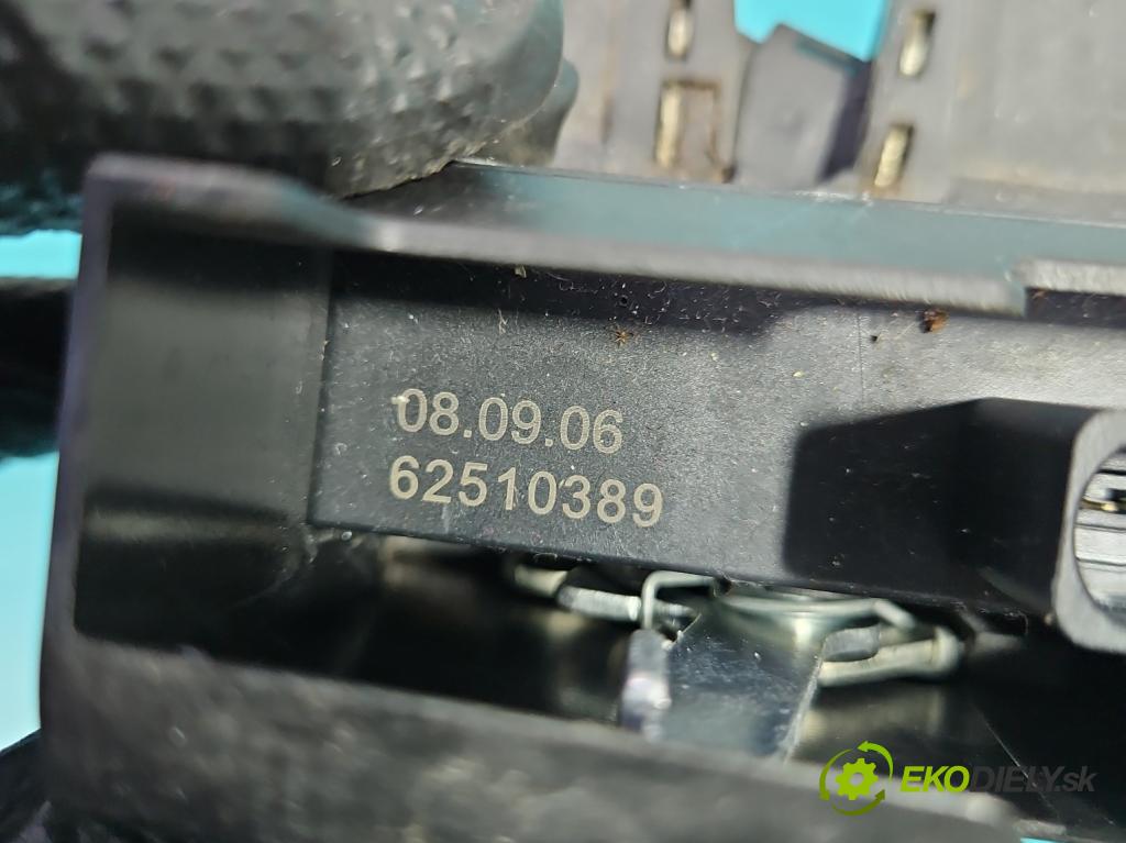 Vw Golf V 2003-2009 1.4 16V 80 hp manual 59 kW 1390 cm3 5- zámek kufrových dveří zadní