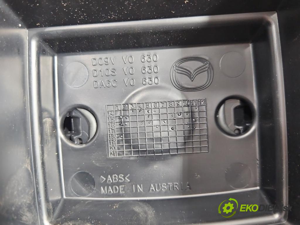 Mazda CX-3 2014-2021 1.5 105 HP manual 77 kW 1499 cm3 5- operadlo DA6C-V0-630 (Lakťová opierka)