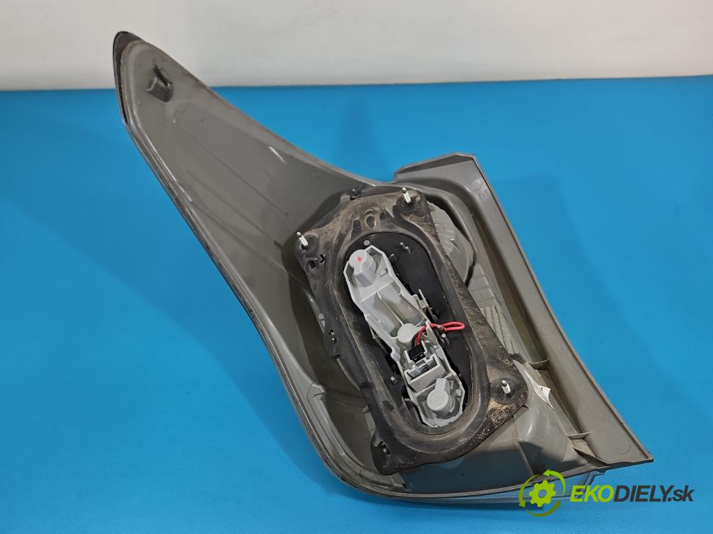 Toyota Verso 2009-2018 2.0 D4D 126 HP manual 93 kW 1998 cm3 5- svetlo / reflektor zadné pravé 81550-0F090-00 (Kľučka dverí ostatné)
