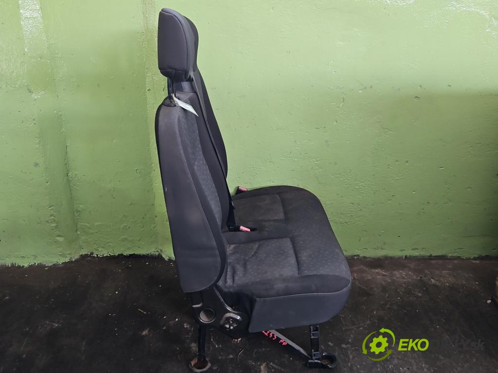 Opel Movano III 2010-2022 2.3 cdti 145 hp manual 107 kW 2299 cm3 5- Sedadlo pravý  (Sedadlo)