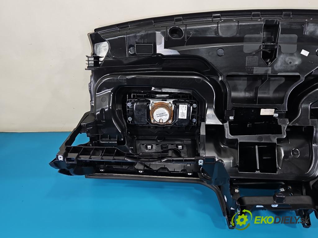 Vw Golf Sportsvan 1.4 TSI 125 hp manual 92 kW 1395 cm3 5- kokpit,přistrojova deska