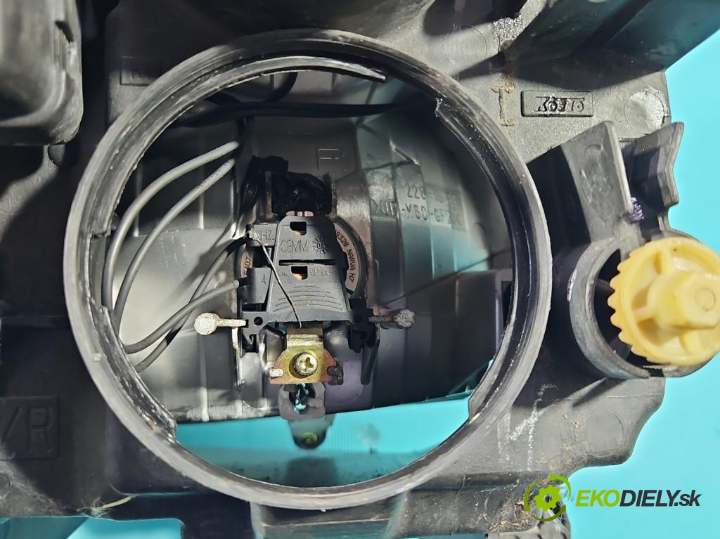 Renault Modus 1.5 dci 86 HP manual 63 kW 1461 cm3 5- Reflektor: pravý  (Svetlo predné pravé)