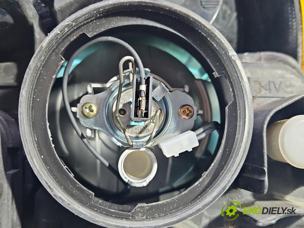 Renault Modus 1.5 dci 86 HP manual 63 kW 1461 cm3 5- Reflektor: pravý  (Svetlo predné pravé)