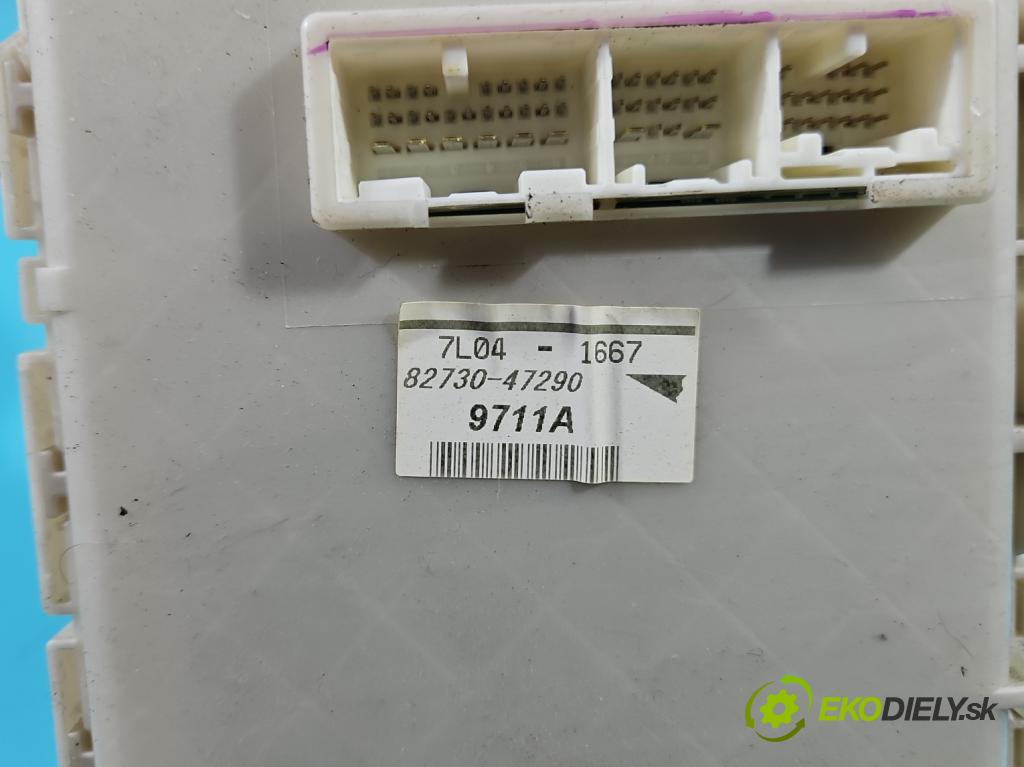Toyota Prius II XW20 2003-2009 1.5 16V 77 HP automatic 57 kW 1497 cm3 5- skrinka poistka 82730-47290 (Poistková skrinka)