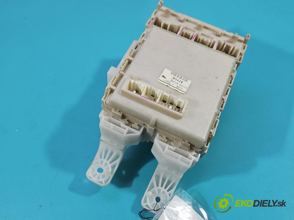 Toyota Prius II XW20 2003-2009 1.5 16V 77 HP automatic 57 kW 1497 cm3 5- skrinka poistka 82730-47290 (Poistková skrinka)