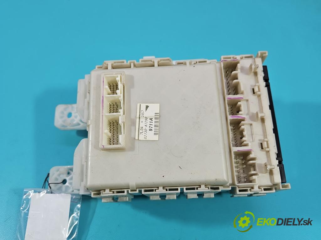 Toyota Prius II XW20 2003-2009 1.5 16V 77 HP automatic 57 kW 1497 cm3 5- skrinka poistka 82730-47290 (Poistková skrinka)