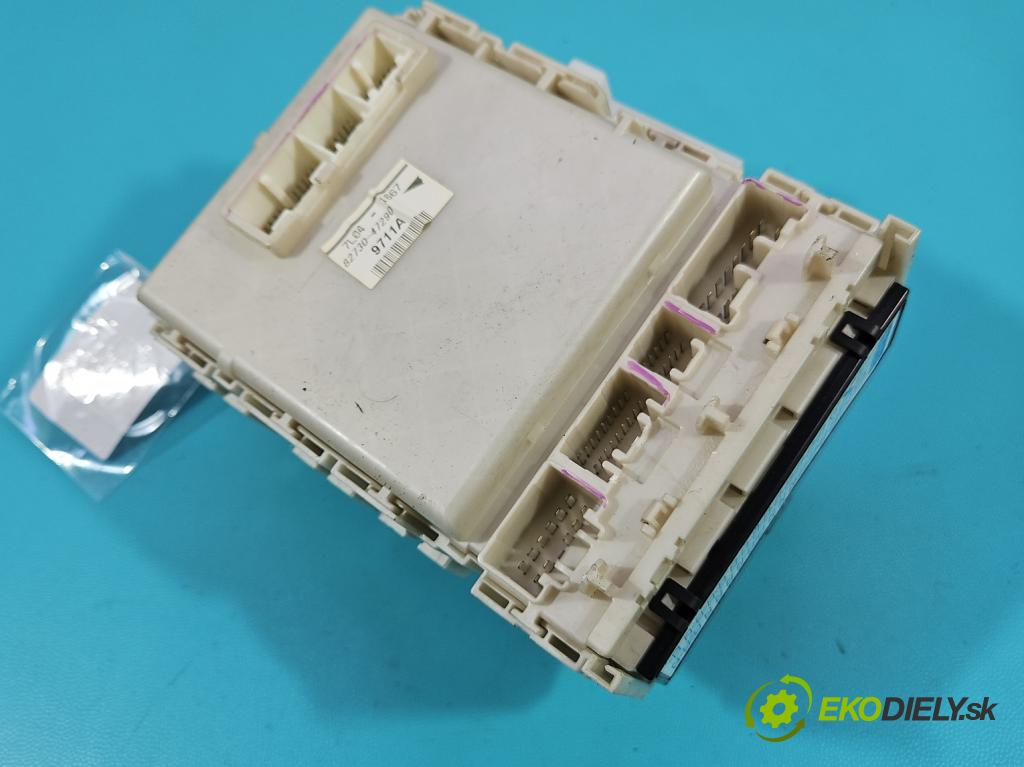 Toyota Prius II XW20 2003-2009 1.5 16V 77 HP automatic 57 kW 1497 cm3 5- skrinka poistka 82730-47290 (Poistková skrinka)