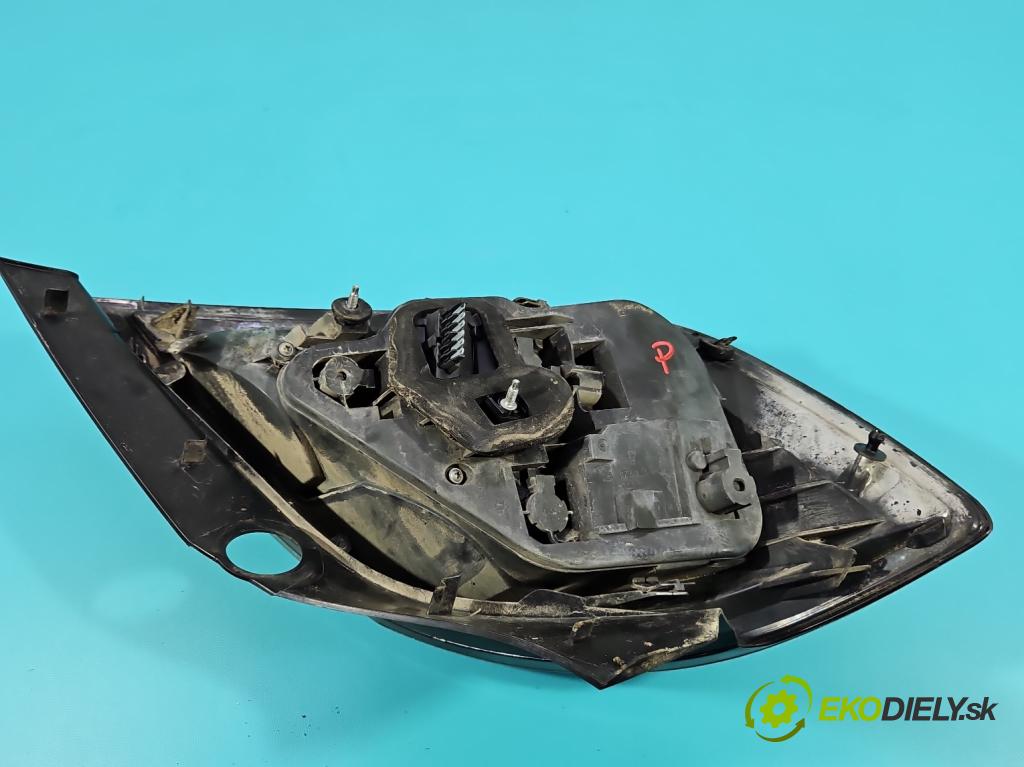 Opel Astra III 2004-2014 1.6 16V 105 HP automatic 77 kW 1598 cm3 5- svetlo / reflektor zadné pravé  (Kľučka dverí ostatné)