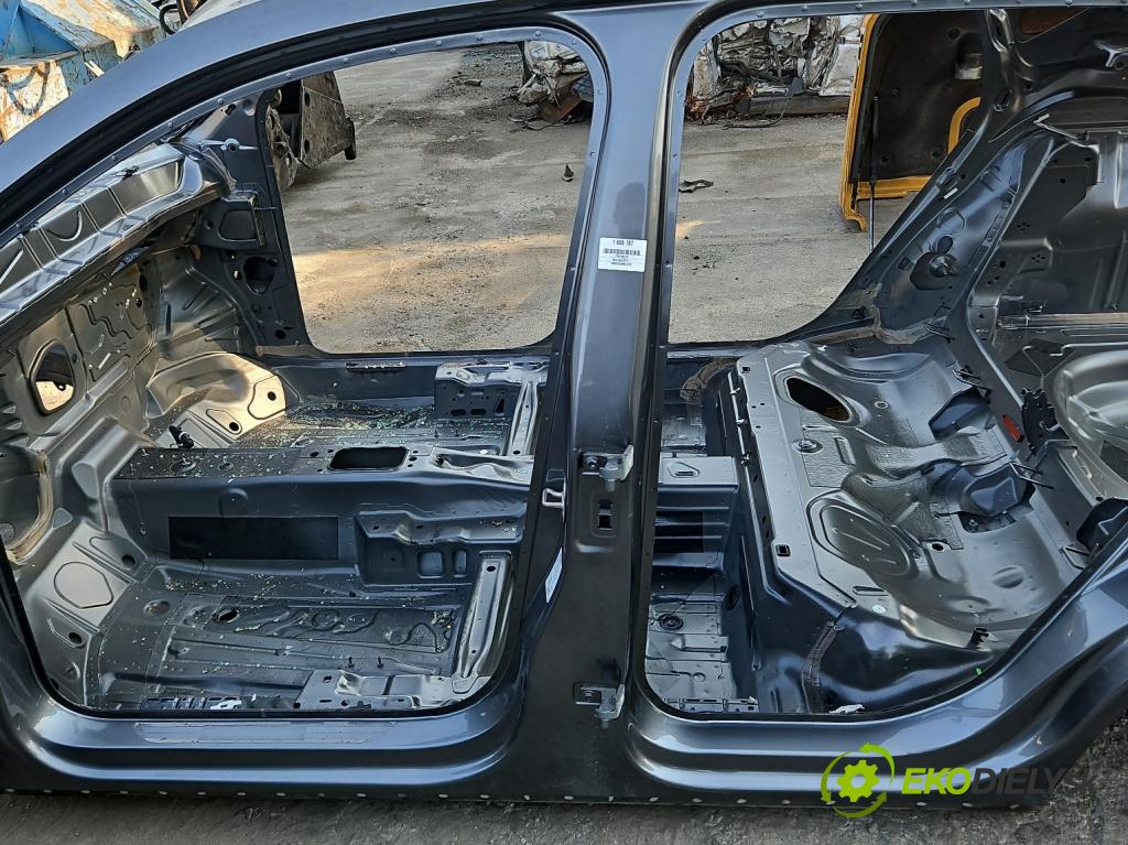 Seat Ateca 2016- 1.5 TSI 150 HP automatic 110 kW 1498 cm3 5- Práh: ľavý  (Karoséria ostatné)