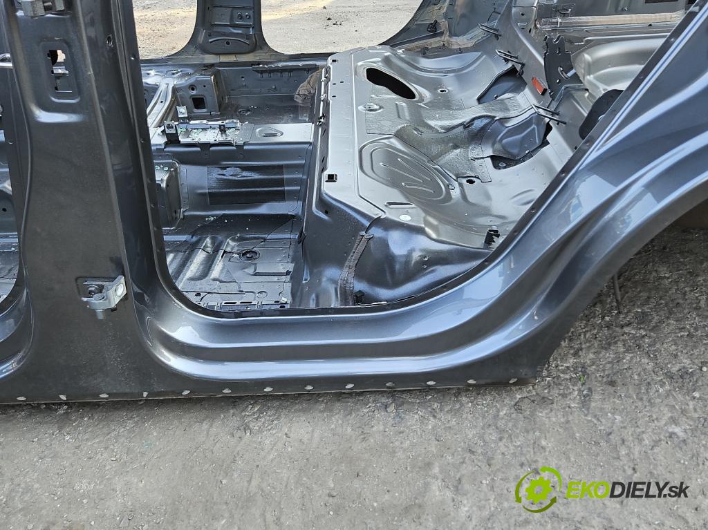 Seat Ateca 2016- 1.5 TSI 150 HP automatic 110 kW 1498 cm3 5- Práh: ľavý  (Karoséria ostatné)