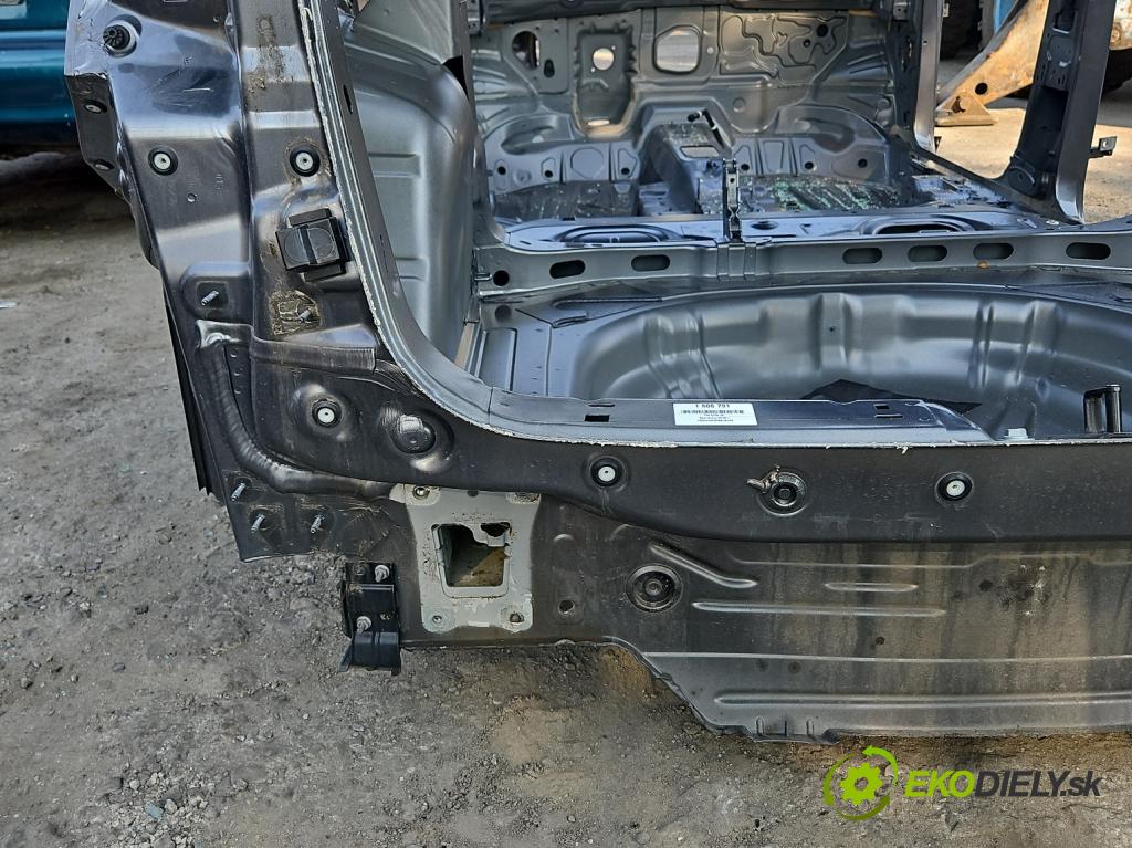 Seat Ateca 2016- 1.5 TSI 150 HP automatic 110 kW 1498 cm3 5- pas zadní: