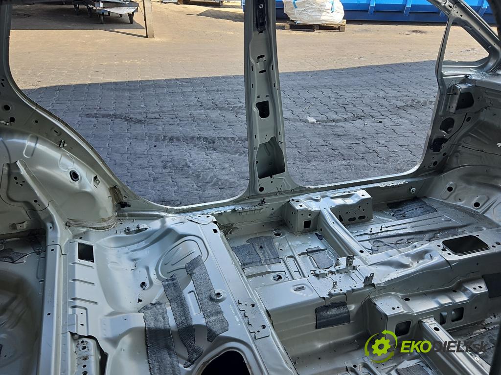 Vw Golf Sportsvan 1.4 TSI 125 HP manual 92 kW 1395 cm3 5- Práh: ľavý (Karoséria ostatné)