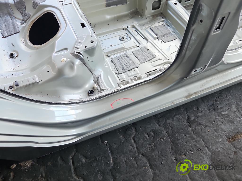 Vw Golf Sportsvan 1.4 TSI 125 HP manual 92 kW 1395 cm3 5- Práh: pravý  (Karoséria ostatné)