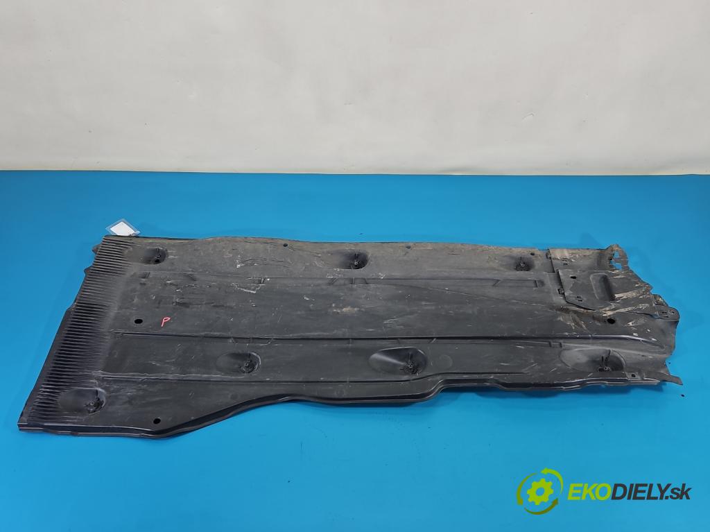 Vw Golf Sportsvan 1.4 TSI 125 HP manual 92 kW 1395 cm3 5- kryt plast 5Q0825202S