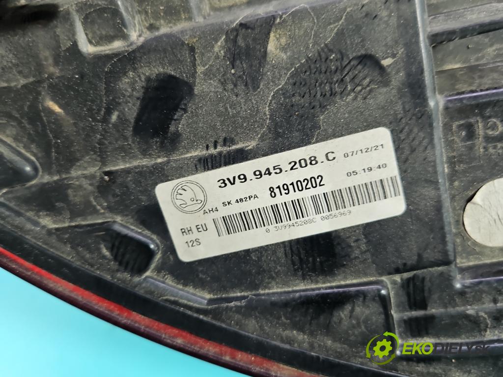 Skoda Superb III 2015-2024 1.5 TSI 150 HP automatic 110 kW 1498 cm3 5- svetlo / reflektor zadné pravé 3V9945208C (Kľučka dverí ostatné)
