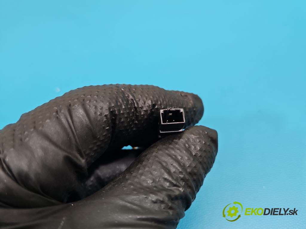 Audi A5 F5 2016-2024 2.0 TFSI 252KM automatic 185 kW 1984 cm3 2- klika uvnitř: přední levé 8W6959521A