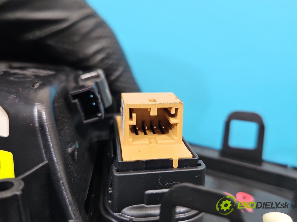 Audi A5 F5 2016-2024 2.0 TFSI 252KM automatic 185 kW 1984 cm3 2- klika uvnitř: přední pravé 8W6959522