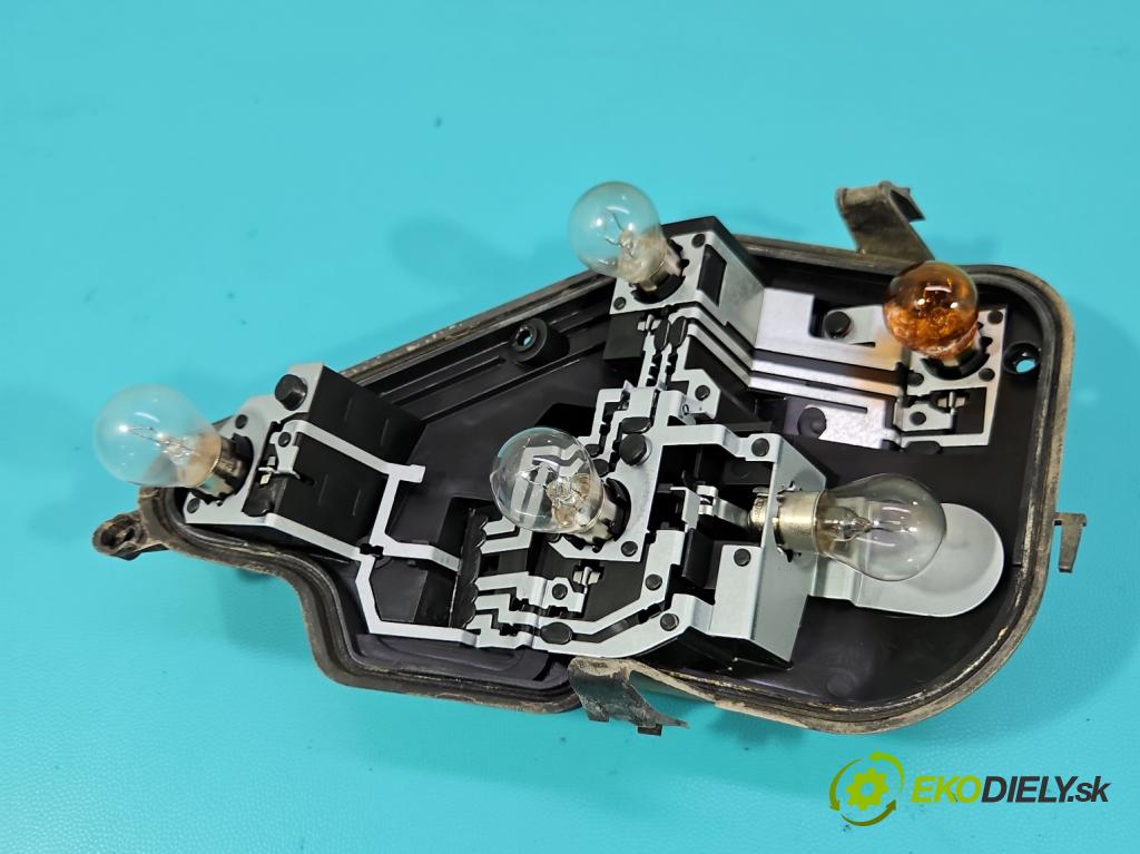 Opel Astra III 2004-2014 1.7 cdti 101 HP manual 74 kW 1686 cm3 5- svetlo / reflektor zadné pravé (Kľučka dverí ostatné)
