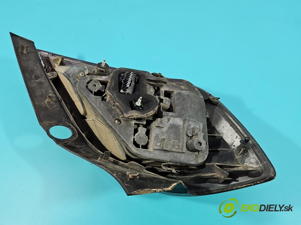 Opel Astra III 2004-2014 1.7 cdti 101 HP manual 74 kW 1686 cm3 5- svetlo / reflektor zadné pravé (Kľučka dverí ostatné)