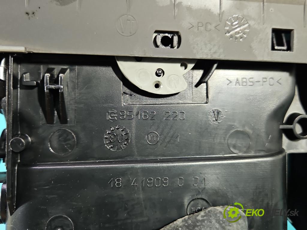 Vw Passat B5 1995-2005 1.9 tdi 131 HP automatic 96 kW 1896 cm3 5- Mřížka: kúrenia stredová 3B0819728D (Mriežka kúrenia (fukár))