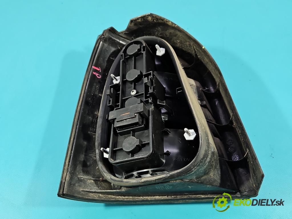 Audi A4 B5 1994-2001 1.8 T 150 HP manual 110 kW 1781 cm3 5- svetlo / reflektor zadné pravé  (Kľučka dverí ostatné)