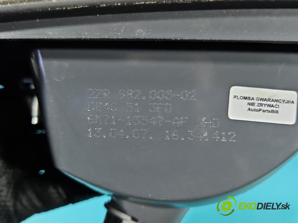 Mazda 2 I 2003-2007 1.2 16V 75 HP manual 55 kW 1242 cm3 5- svetlo / reflektor zadné pravé  (Kľučka dverí ostatné)