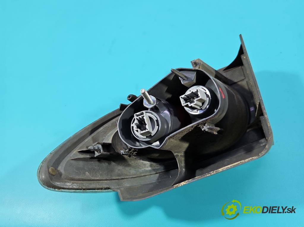 Mazda 2 I 2003-2007 1.2 16V 75 HP manual 55 kW 1242 cm3 5- svetlo / reflektor zadné ľavé  (Kľučka dverí ostatné)