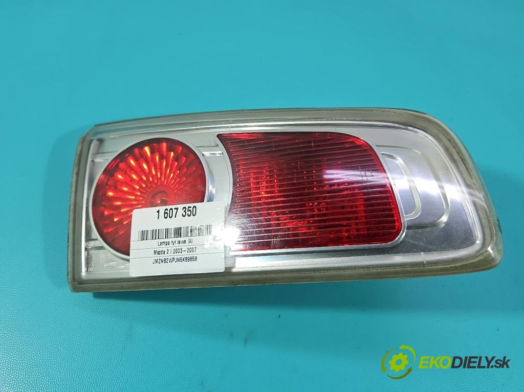 Mazda 2 I 2003-2007 1.2 16V 75 HP manual 55 kW 1242 cm3 5- svetlo / reflektor zadné ľavé  (Kľučka dverí ostatné)