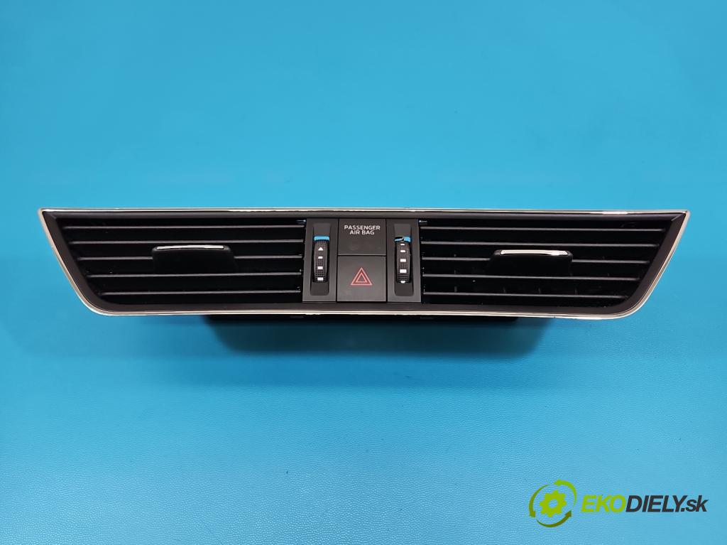 Skoda Superb III 2015-2024 1.5 TSI 150 HP automatic 110 kW 1498 cm3 5- Mřížka: kúrenia stredová 3V0820951D (Mriežka kúrenia (fukár))