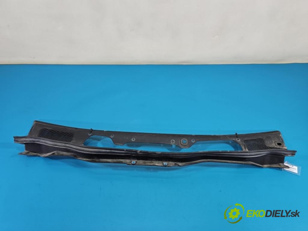 Volvo V40 II 2012-2019 1.6 T2 120 hp manual 88 kW 1596 cm3 5- torpédo 31278103 (Plast pod čelním sklem)