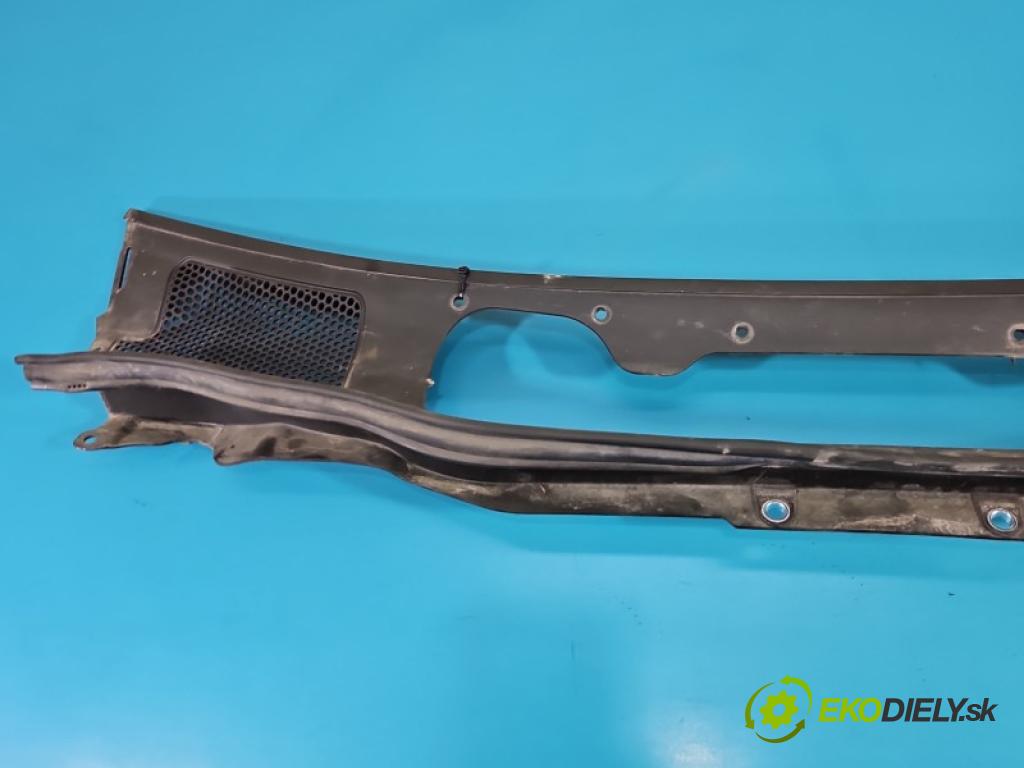 Volvo V40 II 2012-2019 1.6 T2 120 hp manual 88 kW 1596 cm3 5- torpédo 31278103 (Plast pod čelním sklem)