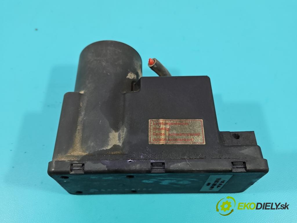 Audi A4 B5 1994-2001 1.8 20V 125 hp manual 92 kW 1781 cm3 4- Centrálni: zámek: 4A0862257A