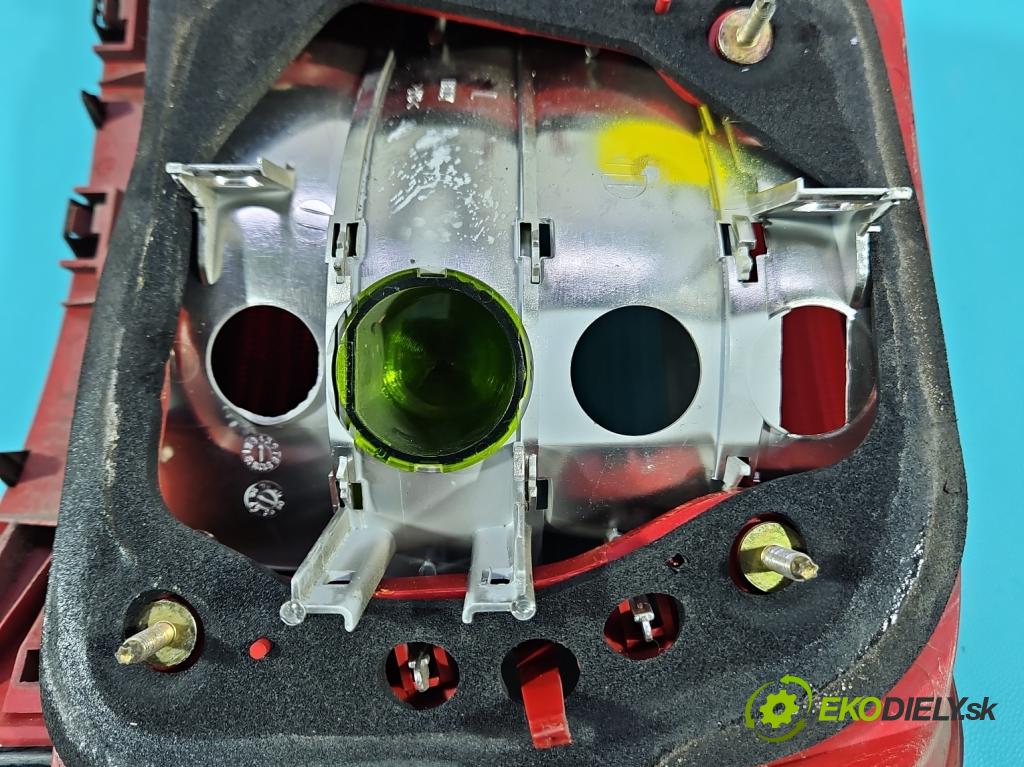 Audi A4 B5 1994-2001 1.8 20V 125 HP manual 92 kW 1781 cm3 4- svetlo / reflektor zadné ľavé  (Kľučka dverí ostatné)