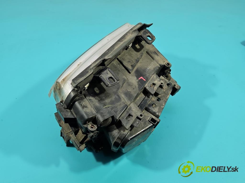 Audi A4 B5 1994-2001 1.8 20V 125 HP manual 92 kW 1781 cm3 4- Reflektor: ľavý  (Kľučka dverí ostatné)