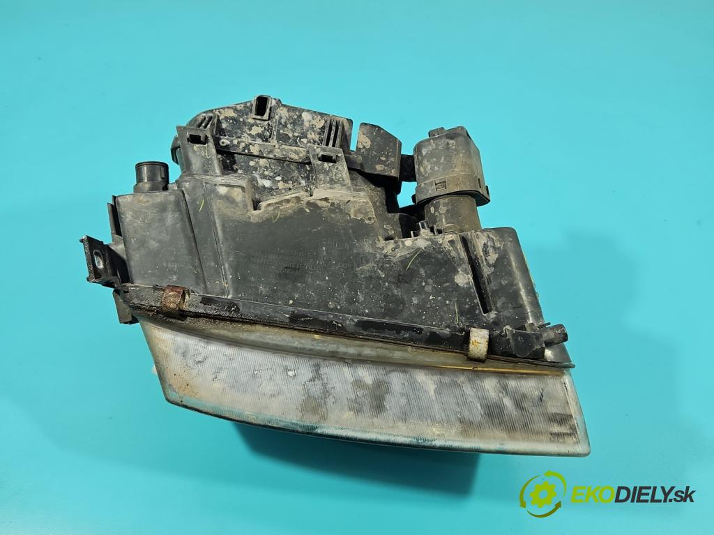Audi A4 B5 1994-2001 1.8 20V 125 HP manual 92 kW 1781 cm3 4- Reflektor: ľavý  (Kľučka dverí ostatné)