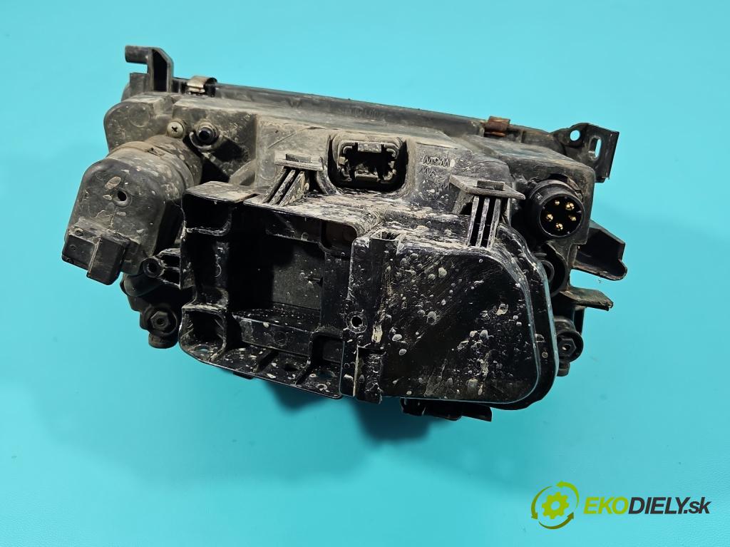 Audi A4 B5 1994-2001 1.8 20V 125 HP manual 92 kW 1781 cm3 4- Reflektor: ľavý  (Kľučka dverí ostatné)