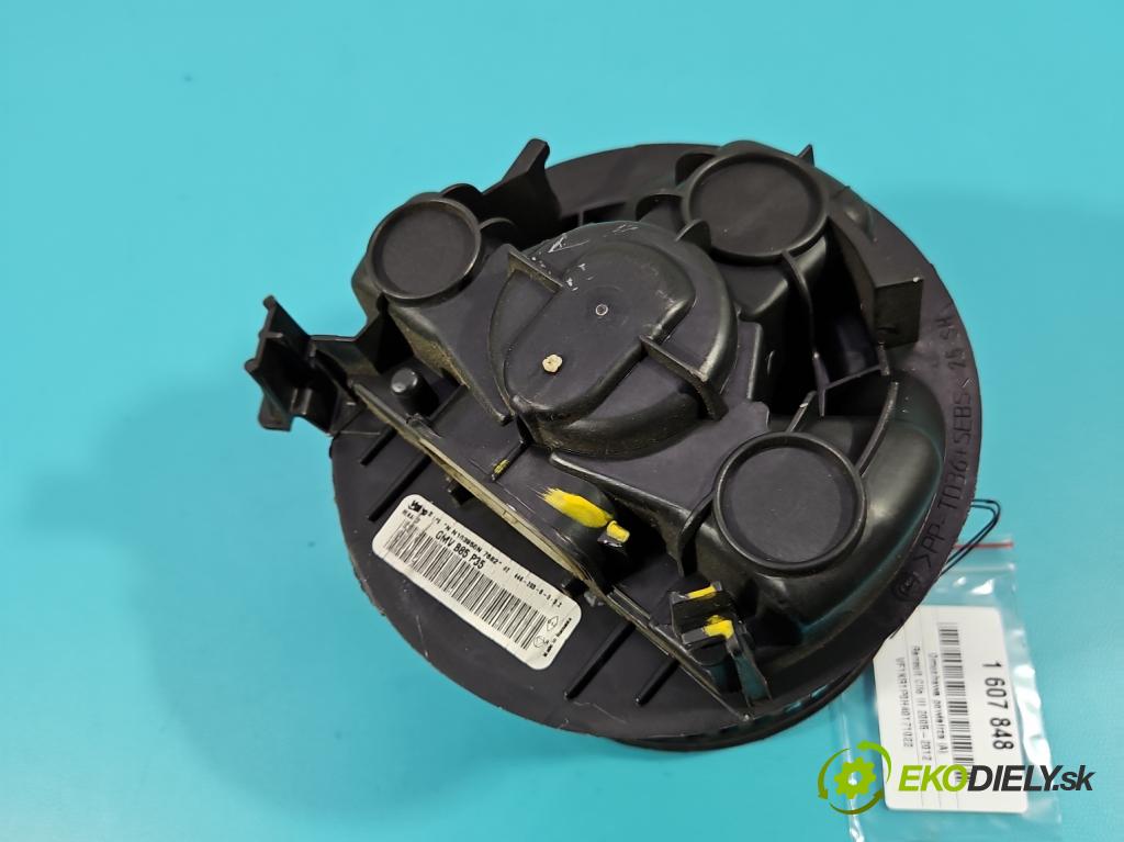 Renault Clio III 2005-2012 1.2 TCE: 101 HP manual 74 kW 1149 cm3 5- ventilátor vzduchu