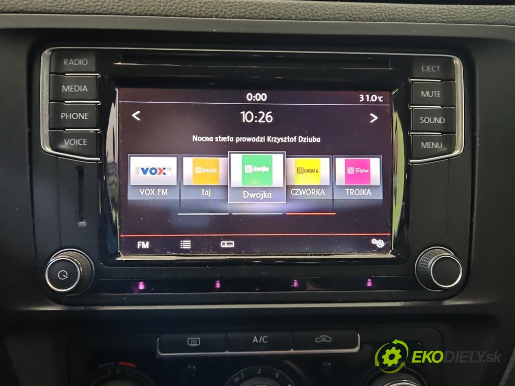 Vw Jetta VI 2010-2018 2.0 tdi 110 hp manual 81 kW 1968 cm3 4- Radio továrna: 5K7035200D