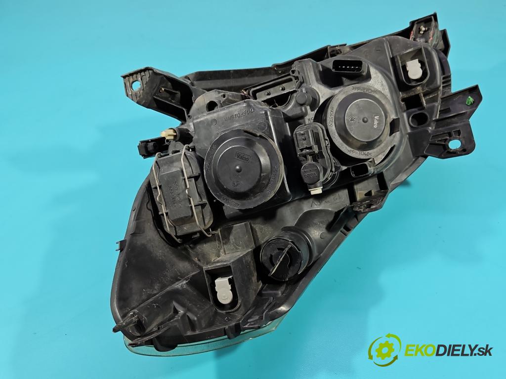 Renault Clio III 2005-2012 1.2 TCE: 101 HP manual 74 kW 1149 cm3 5- Reflektor: pravý 8200865604 (Svetlo predné pravé)