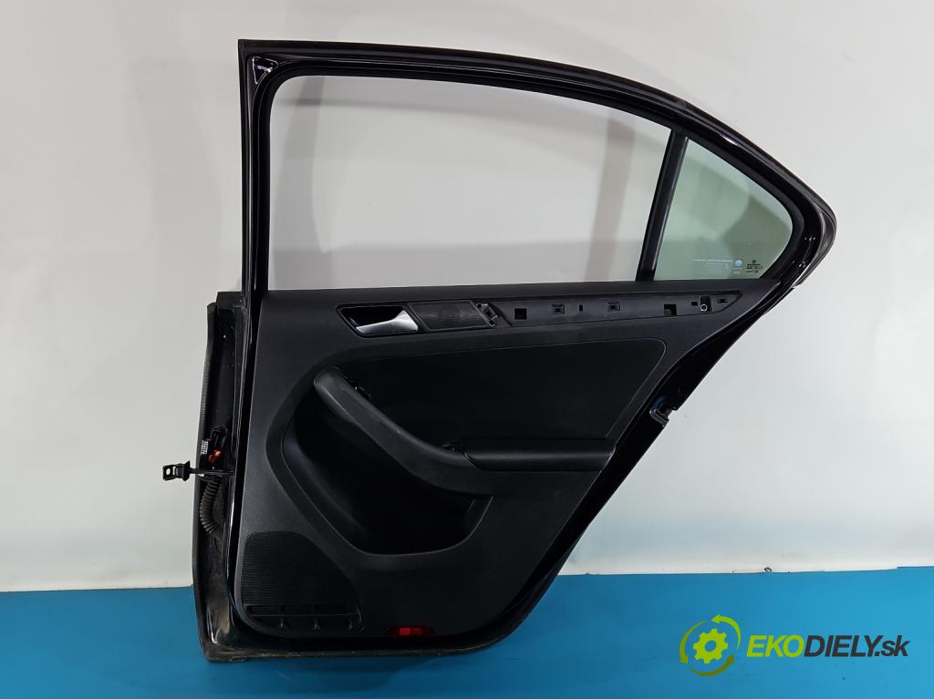 Vw Jetta VI 2010-2018 2.0 tdi 110 hp manual 81 kW 1968 cm3 4- dveře zadní pravé  (Klika dveří ostatní)