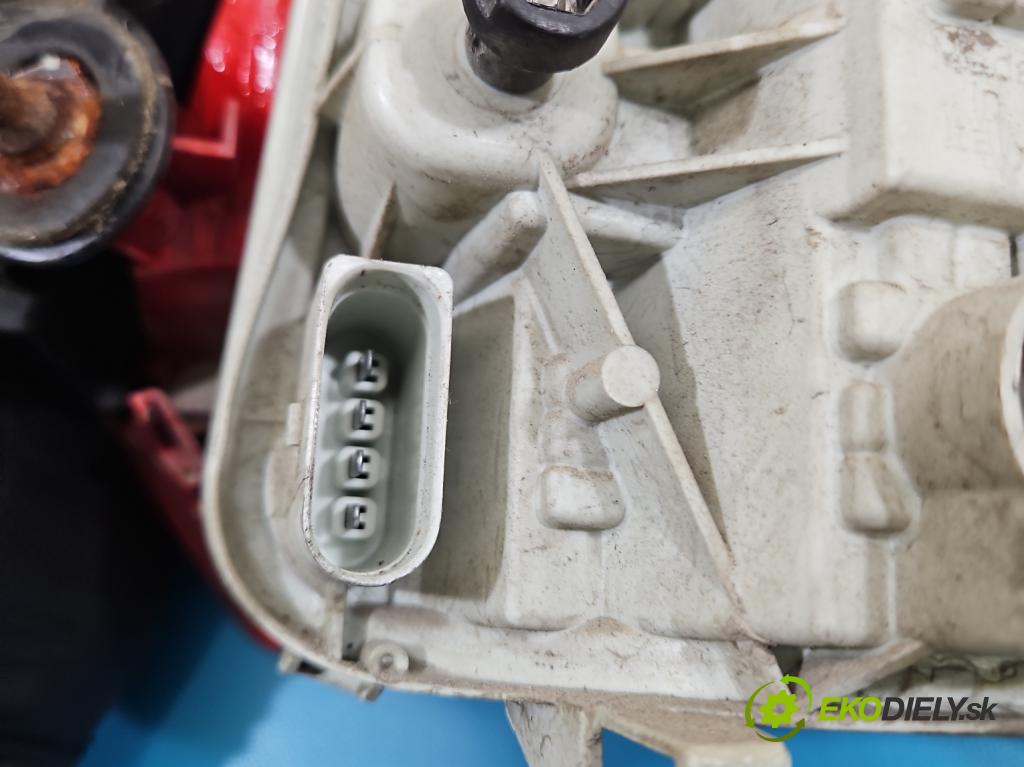 Audi A3 8P 2003-2012 1.9 tdi 105 HP manual 77 kW 1896 cm3 5- svetlo / reflektor zadné ľavé 8P4945095C (Kľučka dverí ostatné)