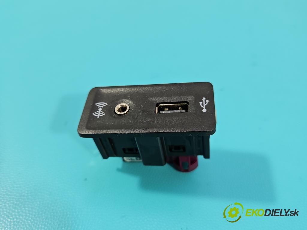Vw Jetta VI 2010-2018 2.0 tdi 110 hp manual 81 kW 1968 cm3 4- zásuvka USB 5G0035222F