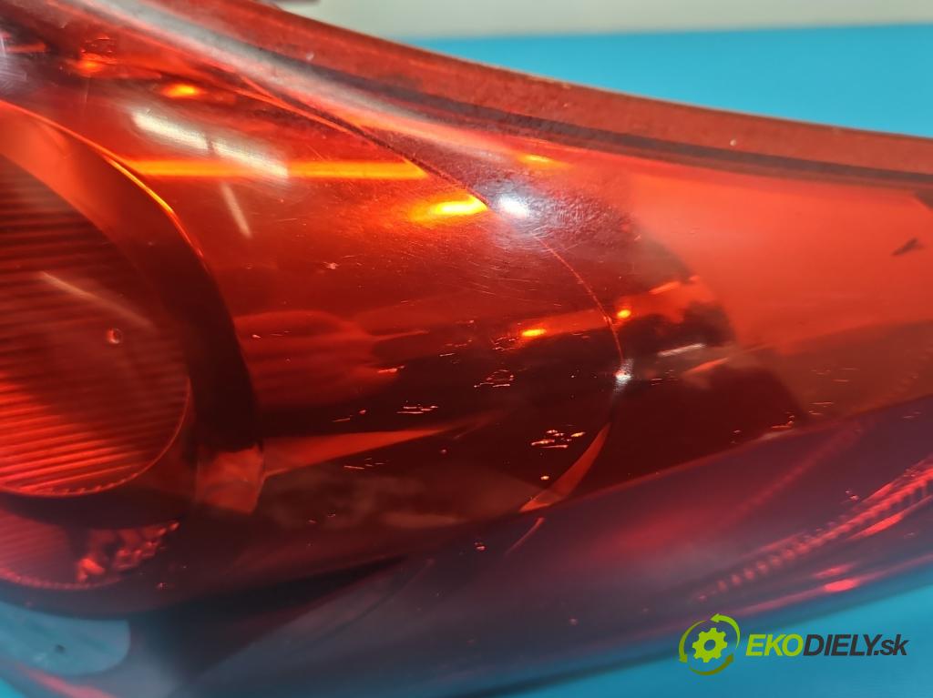 Peugeot 207 1.6 hdi 90 HP manual 66.2 kW 1560 cm3 5- svetlo / reflektor zadné pravé 9680157980 (Kľučka dverí ostatné)