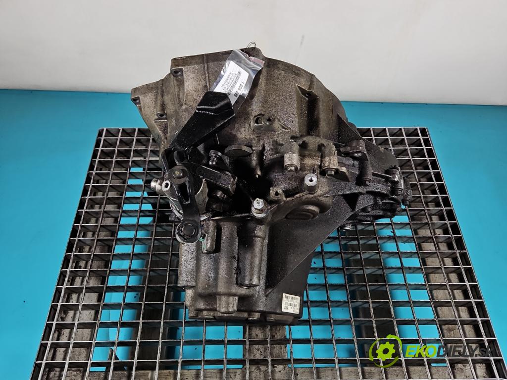 Volvo V40 II 2012-2019 1.6 T2 120 HP manual 88 kW 1596 cm3 5- prevodovka stupeň,rýchlosť manual CV6R 7002 SC