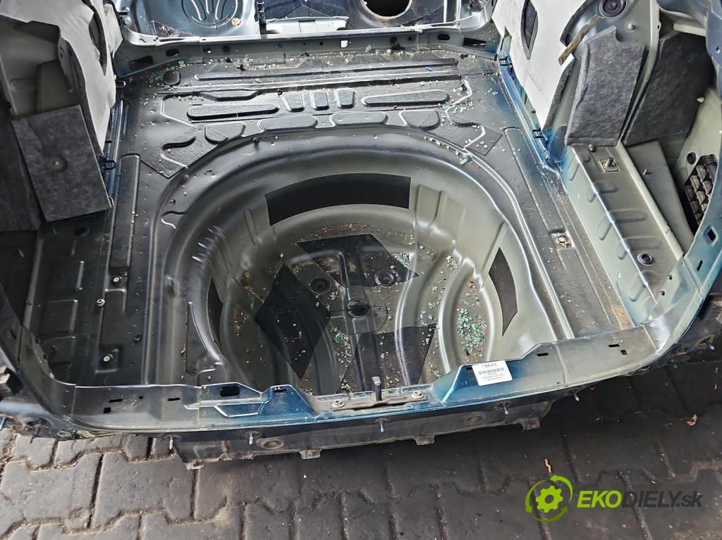 Skoda Superb III 2015-2024 1.5 TSI 150 HP automatic 110 kW 1498 cm3 5- pas zadní: 